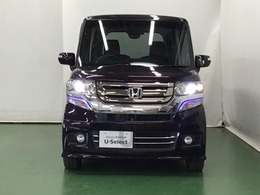 ディスチャージヘッドライト【HID】を装備していますのでとても明るく、夜間の走行や雨の日も安全・安心です。オートライトコントロール付きで周囲の明るさに応じて自動で点灯・消灯します