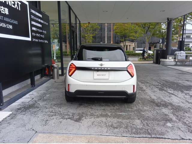 3つの光り方が選べる、シグニチャーライト。円形有機ELセンター・ディスプレイにて設定が可能です