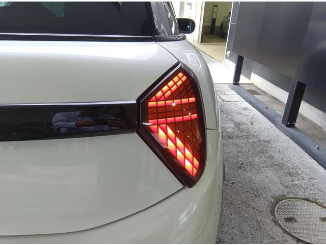 人気のユニオンジャック・LEDリアコンビネーションランプ。