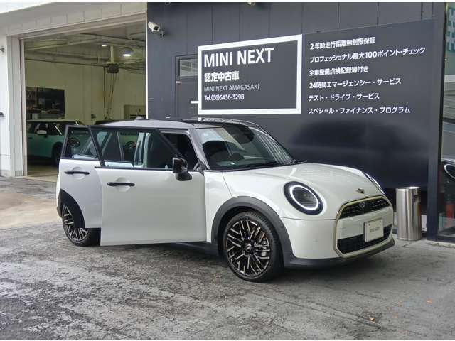 中古車ソムリエの弊社スタッフが、お客様にピッタリのMINIをご紹介します。