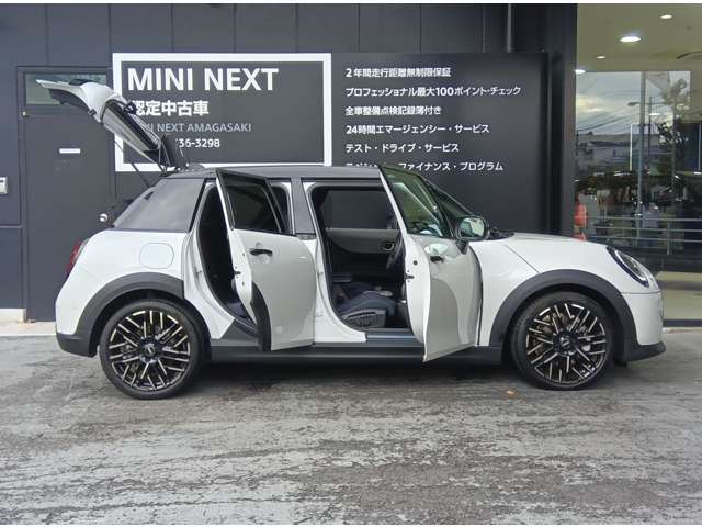 荷物の積み下ろしがしやすいハッチバックタイプのバックドア