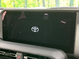 【12.3インチディスプレイオーディオ】スマートフォンと連携が可能な大画面ディスプレイオーディオです。スマートフォンのナビ機能を使用したり、Bluetooth接続で音楽もお楽しみいただけます！