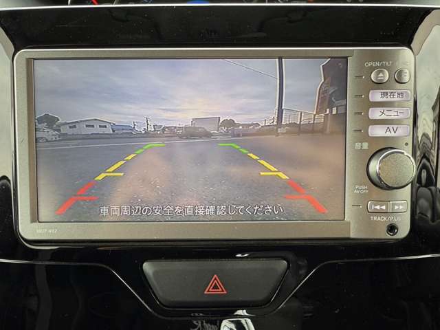 【バックカメラ】駐車が苦手な方でも安心してお乗りいただけます。リバース連動で画面が切り替わるのでとっても便利です。