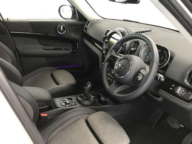 県外の方も安心してお任せ下さい！スタッフが、ご購入のアドバイスから書類の取り交わし、登録や納車までの手配を行います。