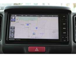 フルセグTV・DVDビデオ再生機能付きナビゲーション搭載車です。長距離ドライブでも快適ですね。