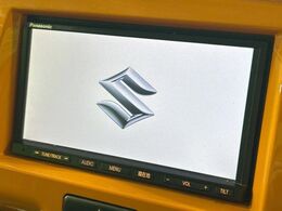 【純正ナビ】人気の純正ナビを装備しております。ナビの使いやすさはもちろん、オーディオ機能も充実！キャンプや旅行はもちろん、通勤や買い物など普段のドライブも楽しくなるはず♪