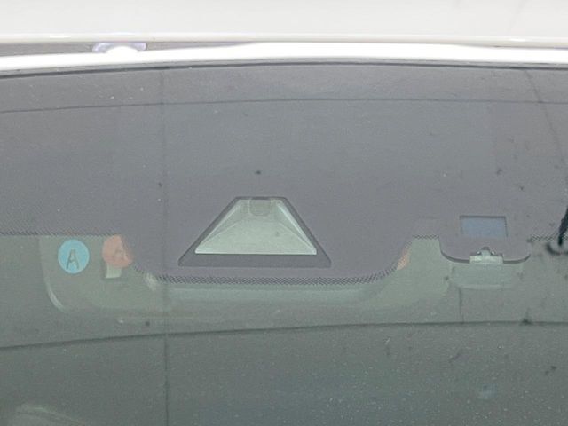 【トヨタセーフティセンス】走行中に前方の車両等を認識し、衝突しそうな時は警報とブレーキで衝突回避と被害軽減をアシスト。より安全にドライブをお楽しみいただけます。
