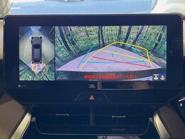 【パノラミックビューモニター】専用のカメラにより、上から見下ろしたような視点で360度クルマの周囲を確認することができます☆死角部分も確認しやすく、狭い場所での切り返しや駐車もスムーズに行えます。