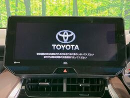 【12.3インチワイドナビ】高級感とインパクトのある大型ワイドナビを装備。各種オーディオ操作はもちろん、横長ワイド画面でのマップ2分割表示など、利便性も高いナビです♪