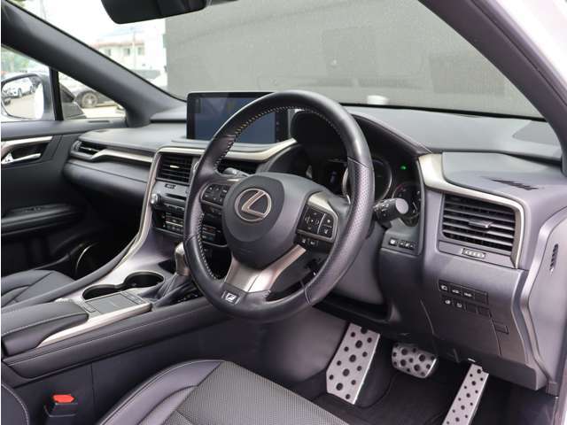 ご遠方の場合でも、下取り車両の金額を概算でお出しすることは可能でございます。車検証をお手元に、走行距離をご確認の上お問い合わせくださいませ。