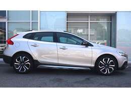 扱いやすいボディサイズにエレガントなデザインをお求めいただけます。