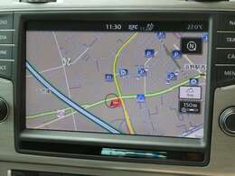 今では必需品のアイテム！VW純正メモリーナビ！知らない道もナビがあれば安心！フルセグも付いてます！お客様のカーライフを快適にサポートしてくますね♪