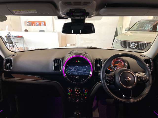 LIBERALAは、輸入車選びの新たなスタイルを提案するインポート・セレクト・ブランドです。オーナー様となる方がクルマから直接感じる感性を第一にした、最良の一台との出会いをコーディネートいたします。