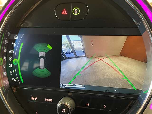 ご遠方の場合でも、下取り車両の金額を概算でお出しすることは可能でございます。車検証をお手元に、走行距離をご確認の上お問い合わせくださいませ。