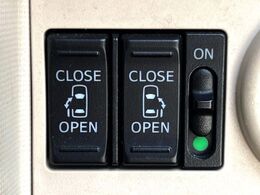 【両側パワースライドドア】スマートキーや運転席のスイッチで後席両側スライドドアの開閉が可能♪電動だから力を入れてドアを開ける必要が無く、小さなお子様でも簡単に開け閉めでき快適です♪