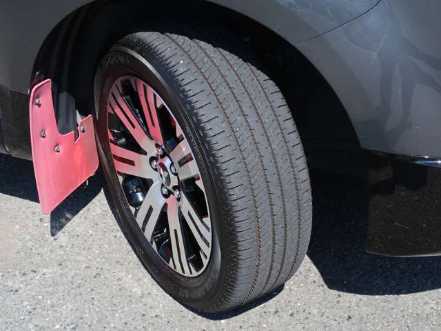 225/55R18　走行面にも異常な摩耗はありません