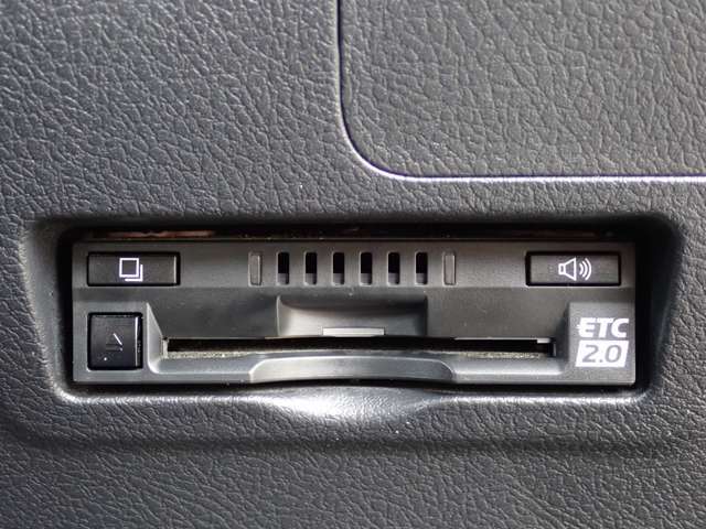 純正ETC2.0車載器（ビルトインタイプ）が装備されています。