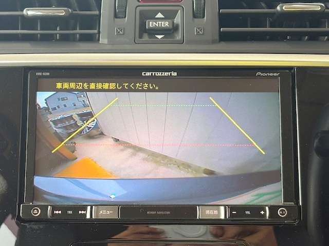 バックカメラがついて後方確認が簡単にできます！苦手としている車庫入れ等も安心して出来ますね！凄く需要の高い装備ですので、最初から付いていれば言う事なしですよね！？