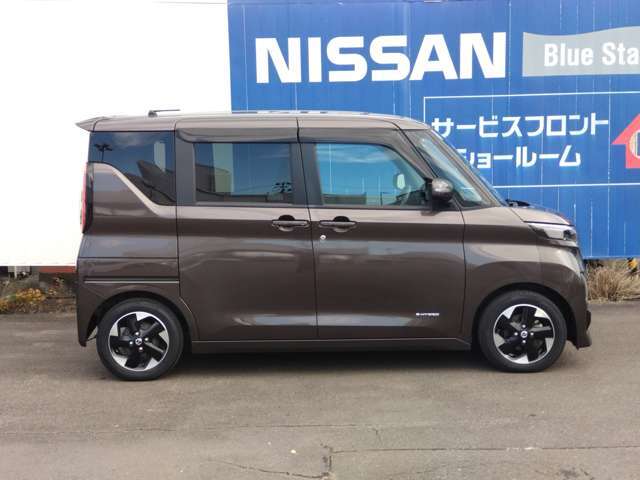 【2】●ステアリングスイッチ（プロパイロット）●電動パーキングブレーキ●オートブレーキホールド●ハンズフリーオートスライドドア［両側］（挟み込み防止機構付）●プロパイロット　など。