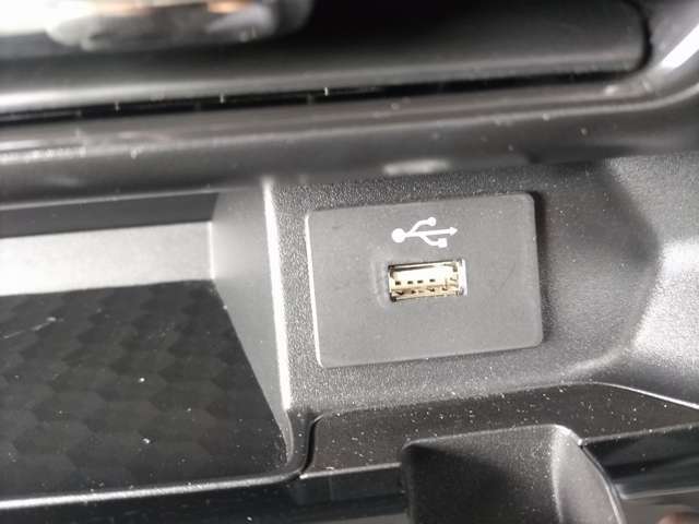 日産プレミアム認定（5年・5万キロ未満・事故修復歴無し。車両状態4.5点以上）。2年間、走行距離無制限で駆動・電装系パーツ等、消耗品・油脂類を除く全パーツ保証！全国2,000以上の日産工場でサポート。