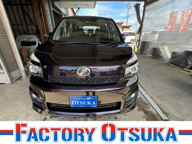 トヨタ　ヴォクシーZS　　4WD　入庫しました。