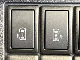 【両側パワースライドドア】スマートキーや運転席のスイッチで後席両側スライドドアの開閉が可能♪電動だから力を入れてドアを開ける必要が無く、小さなお子様でも簡単に開け閉めでき快適です♪