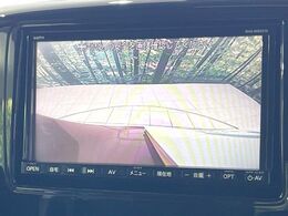 【バックカメラ】駐車時に後方がリアルタイム映像で確認できます。大型商業施設や立体駐車場での駐車時や、夜間のバック時に大活躍！運転スキルに関わらず、今や必須となった装備のひとつです！