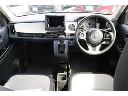 前席全体　目線も高く広い視界で安心して運転することができますね！