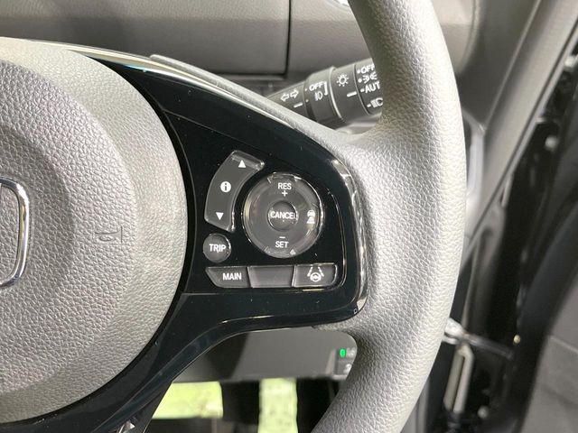 【アダプティブクルーズコントロール】高速道路での長距離走行が楽に！！自動で速度を保つクルーズコントロールが、衝突軽減システムと連携し、前方の車両を感知して車間を保つように速度調節してくれます！！