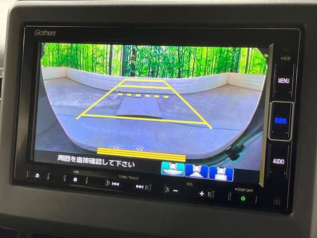 【バックカメラ】駐車時に後方がリアルタイム映像で確認できます。大型商業施設や立体駐車場での駐車時や、夜間のバック時に大活躍！運転スキルに関わらず、今や必須となった装備のひとつです！