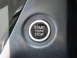 エンジンスイッチはプッシュボタン式。ブレーキを踏みながらプッシュするだけで、エンジン始動・ストップが出来ます。