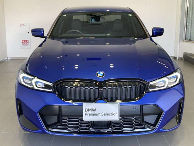 BMW代表的な特徴のキドニーグリル。BMWのすべてのモデルに採用され、BMWらしさを強調しております。