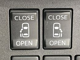 【両側パワースライドドア】スマートキーや運転席のスイッチで後席両側スライドドアの開閉が可能♪電動だから力を入れてドアを開ける必要が無く、小さなお子様でも簡単に開け閉めでき快適です♪