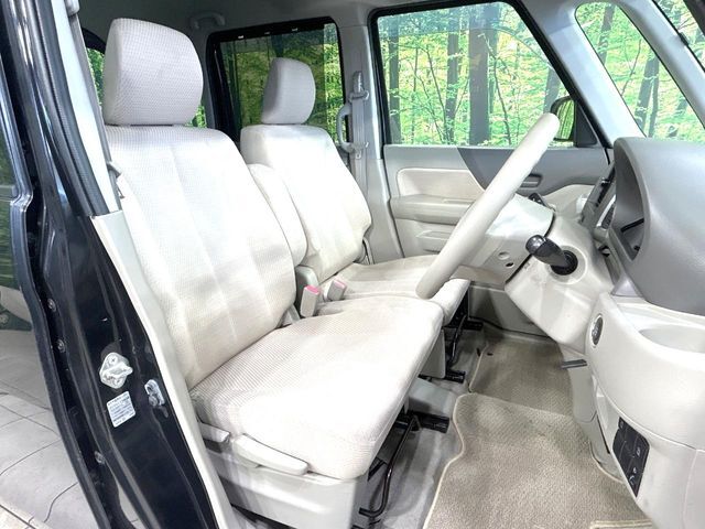 運転席シート廻りは使用感も少なく、良好な状態となっています。丁寧に使われていたことがよくわかりますね。