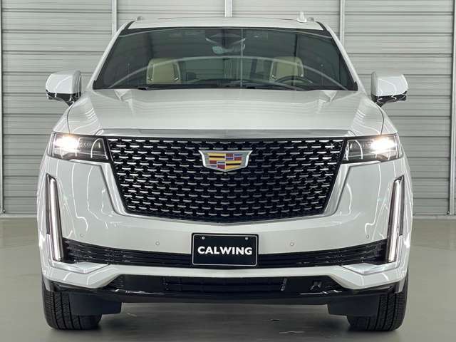 ライト類はフルLED。フロントバンパーの縦のラインはスモール＆ウインカーとなります。