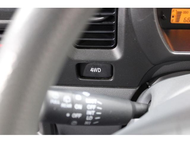 2WD⇔4WDの切り替えはインパネのスイッチで。