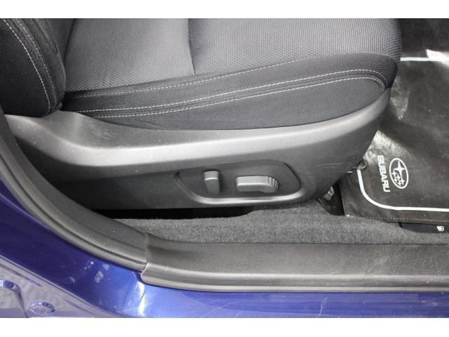運転席パワーシート。シートリフター、前チルト、前後スライド、リクライニングの調整を電動化。最適なポジションを提供します。