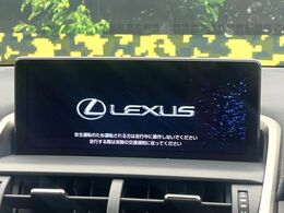 【10インチワイドナビ】高級感とインパクトのある大型ワイドナビを装備。各種オーディオ操作はもちろん、横長ワイド画面でのマップ2分割表示など、利便性も高いナビです♪