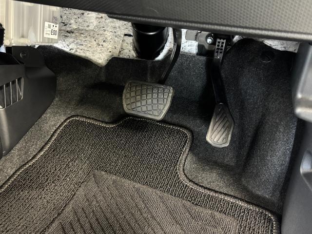【点検】納車前には小さなクルマを知り尽くしたエキスパートが基本性能に関わる機能や状態を徹底的に点検。消耗部品を交換するなど法定12ヶ月点検相当の点検・整備を実施しています。
