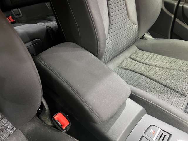 ご遠方の場合でも、下取り車両の金額を概算でお出しすることは可能でございます。車検証をお手元に、走行距離をご確認の上お問い合わせくださいませ。