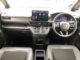 【インパネ全体】手が届きやすく、どなたでも運転しやすいです。シンプルで使いやすい設計になっています！