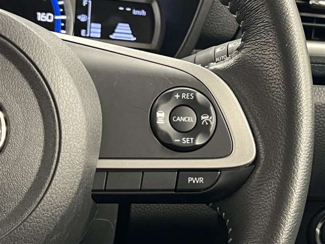右側のステアリングではアダプティブクルーズコントロールの設定操作が出来ます！