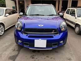 当店ではお客様に気持ちよくお乗り頂ける様、内装清掃及び外装も磨きピカピカに仕上げてして納車させて頂いております。