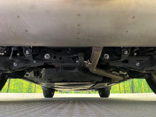 お車を安心してお乗りいただく為には、足回りの定期点検が欠かせません。サービスサポート（有償保証）では無料点検もご提供しており、安心のカーライフをお過ごしいただけるサポート体制が整っています。