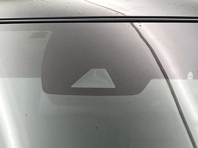 【トヨタセーフティセンス】走行中に前方の車両等を認識し、衝突しそうな時は警報とブレーキで衝突回避と被害軽減をアシスト。より安全にドライブをお楽しみいただけます。