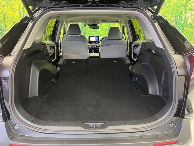 後席を格納すると、これだけの広さが！シーンに合わせたシートアレンジで、大きな荷物も積むことが出来ます♪