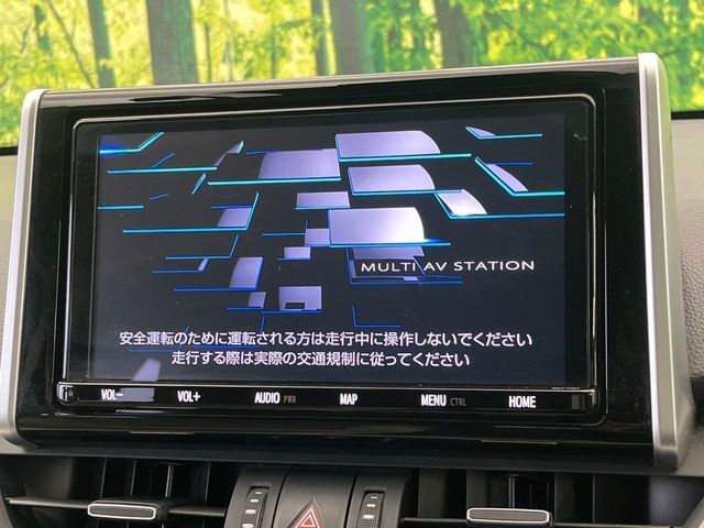 【純正9型ナビ】人気の純正ナビを装備。オーディオ機能も充実しており、Bluetooth接続すればお持ちのスマホやMP3プレイヤーの音楽を再生可能！毎日の運転がさらに楽しくなります！！