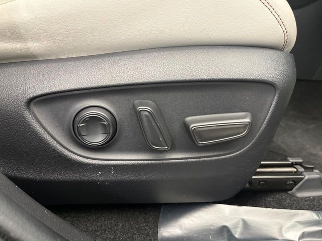 【パワーシート】スイッチ一つで簡単にシートの微調整が可能！電動だから力もいりません！快適なシートポジションにセットして、快適なドライブをお楽しみください。