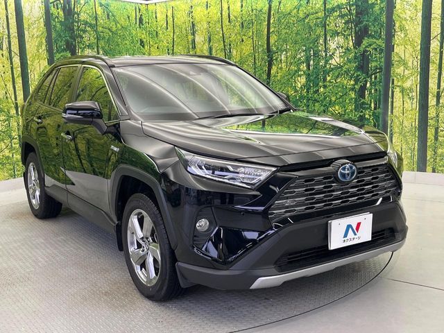 高透明度のガラス皮膜で撥水はもちろん、上質なツヤ・光沢を実現。紫外線や酸性雨から大切な愛車を保護し、色あせ・劣化を防止。「弾スプラッシュコート」、「弾プリミッサコート」からお選びいただけます。