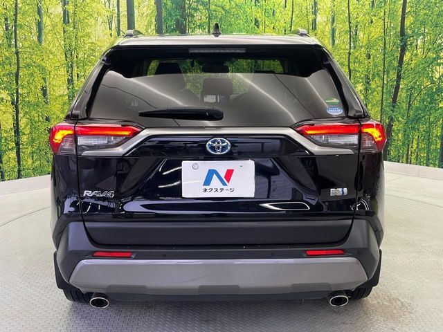 安心の最長10年・走行無制限保証（有償）をご用意。保証内容も充実はもちろん、無料点検＆オイル交換や、年中無休の全国・24時間ロードサービスも付帯されておりますのでご安心下さい。